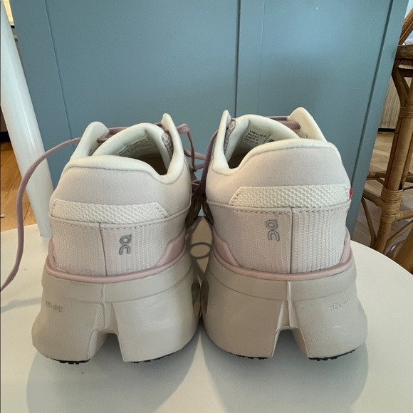 LIKE NEW: On Cloud Cloudrunner 2 Women's Sneakers in Silver and Mauve - Picture 9 of 9